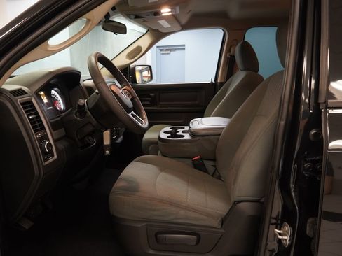 Used 2018 RAM 1500 Express w/ Express Value Package AWD/4WD image 5
