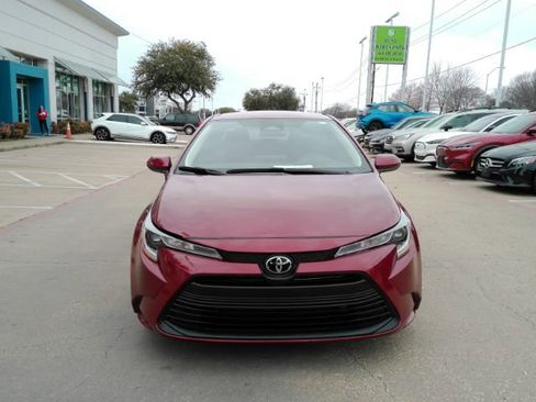 Used 2024 Toyota Corolla LE image 2