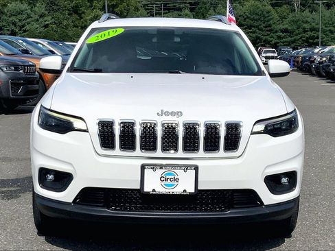 Used 2019 Jeep Cherokee Latitude Plus AWD/4WD image 3