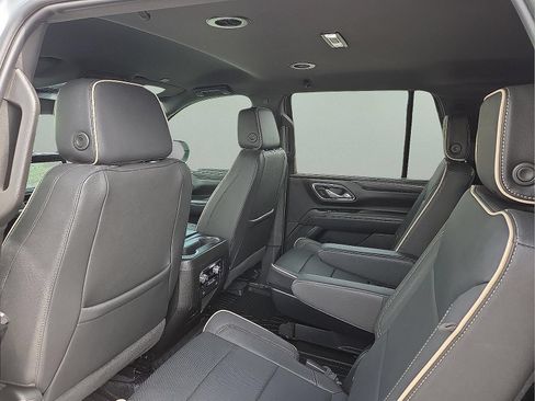 Certified 2024 GMC Yukon SLT w/ SLT Luxury Package AWD/4WD image 20