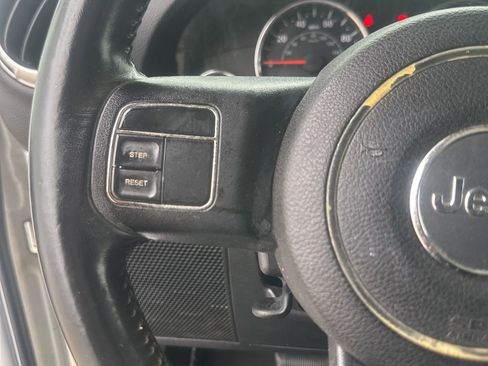 Used 2013 Jeep Wrangler Unlimited Sahara AWD/4WD image 20