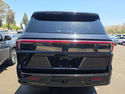 Used 2025 Lincoln Navigator L Reserve AWD/4WD image 5