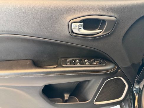 Used 2017 Jeep Compass Sport w/ Tech Group image 9