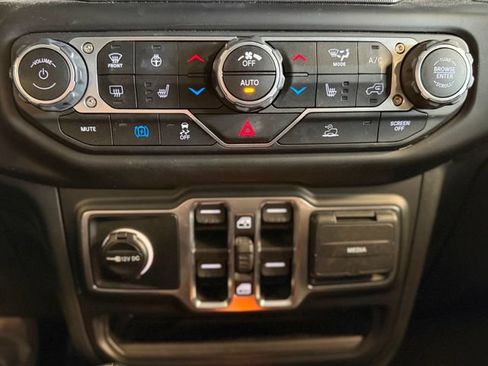 Used 2023 Jeep Wrangler Unlimited Sahara AWD/4WD image 34