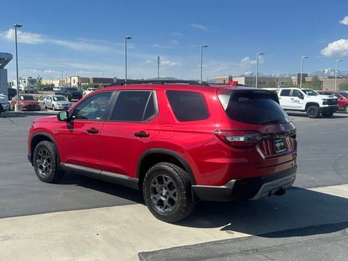 Used 2025 Honda Pilot TrailSport image 21