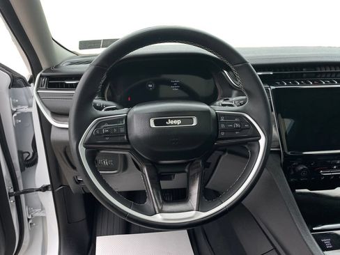 Used 2023 Jeep Grand Cherokee L Limited w/ Black Appearance Package AWD/4WD image 22