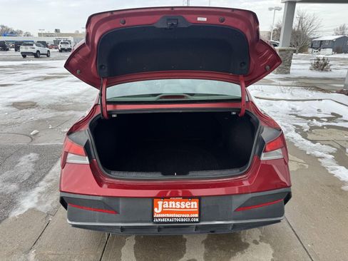 Used 2024 Hyundai Elantra SEL image 6