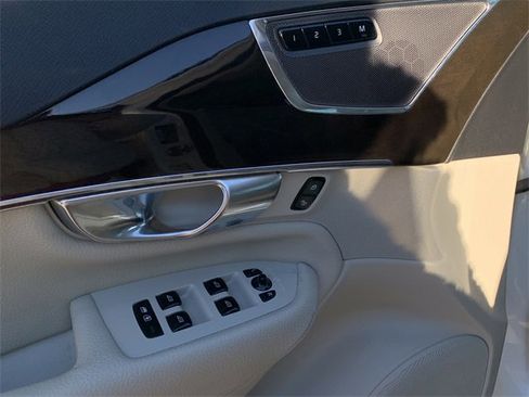Used 2018 Volvo XC90 T6 Momentum w/ Convenience Package image 17