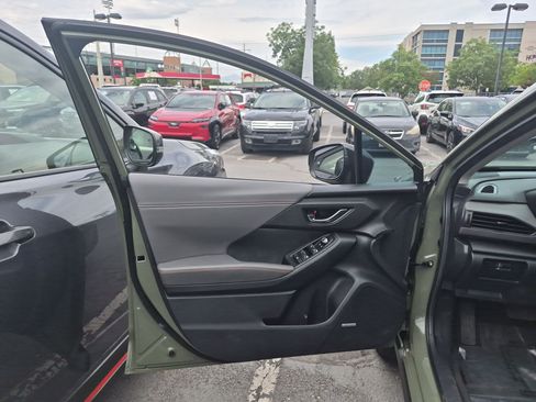Used 2024 Subaru Crosstrek 2.5i Limited w/ Crosstrek Mirror Package AWD/4WD image 12