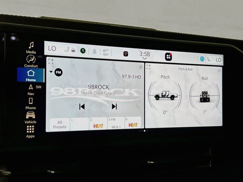 Used 2025 Jeep Gladiator Mojave AWD/4WD image 27