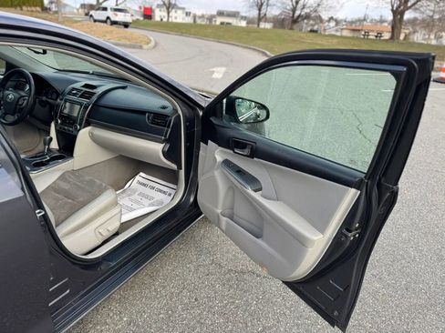 Used 2012 Toyota Camry XLE w/ Leather Pkg FWD image 17