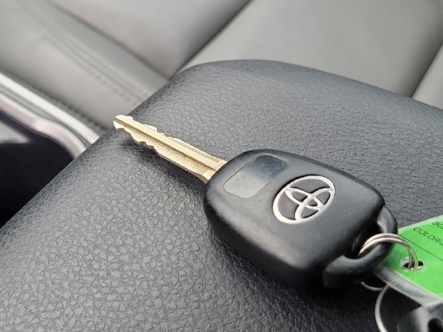 Used 2020 Toyota Tacoma SR5 RWD image 33