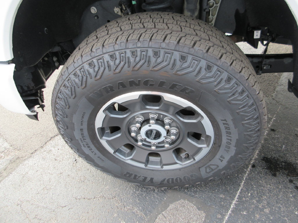 Used 2024 Ford F350 Platinum w/ Tremor Off-Road Package AWD/4WD image 13