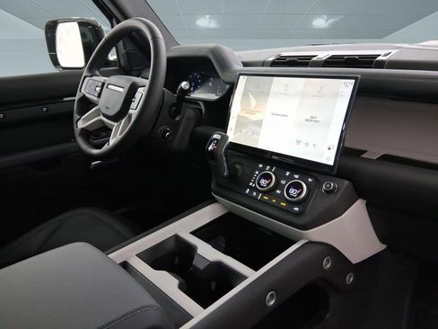 New 2026 Land Rover Defender 110 S image 4