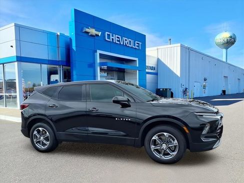 Used 2025 Chevrolet Blazer LT image 1