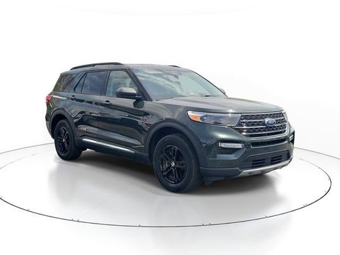 Used 2023 Ford Explorer XLT w/ Equipment Group 202A AWD/4WD image 2