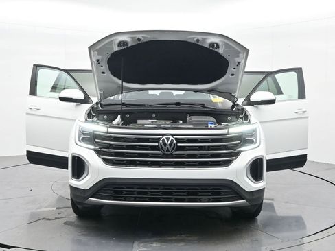 Used 2024 Volkswagen Atlas SE image 41