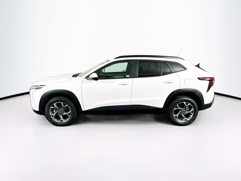 Used 2024 Chevrolet Trax LT w/ Driver Confidence Package FWD image 4