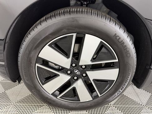 Used 2026 Hyundai Ioniq 9 SEL image 11