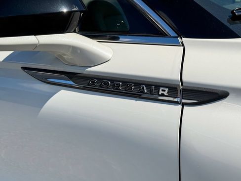 Used 2022 Lincoln Corsair AWD w/ Premium Package image 11