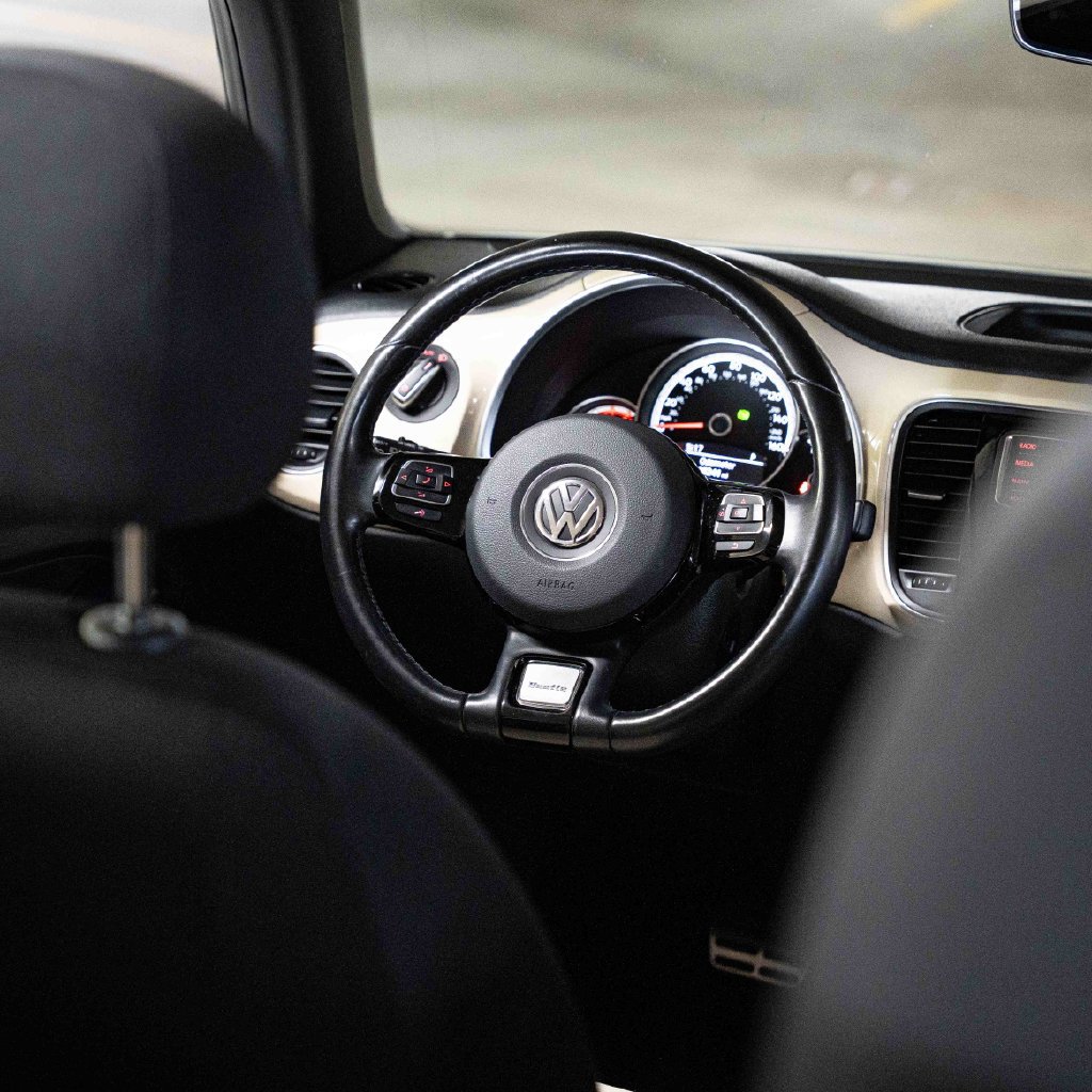 Used 2019 Volkswagen Beetle 2.0T SE FWD image 6