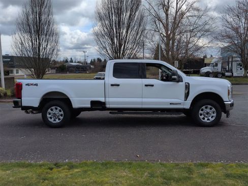 Used 2024 Ford F350 XLT image 7