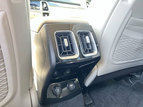 Used 2022 Kia Sorento SX image 22