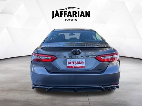 Certified 2018 Toyota Camry SE image 7