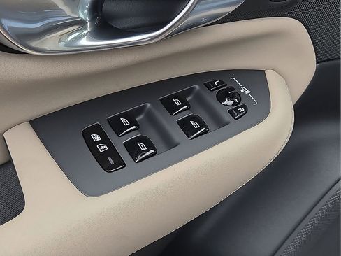 New 2026 Volvo XC90 B5 Plus image 22