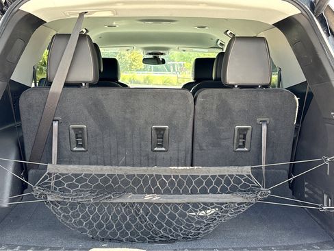 Used 2021 Chevrolet Traverse LT image 23