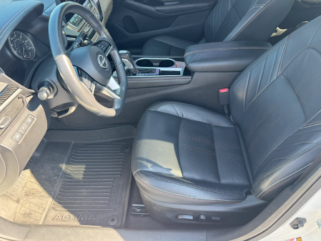 Used 2024 Nissan Altima 2.5 SR w/ SR Premium Package FWD image 9