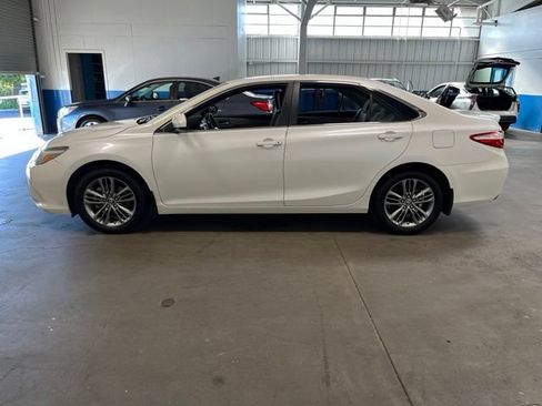 Used 2016 Toyota Camry SE FWD image 6