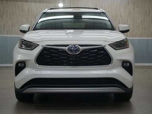 Used 2021 Toyota Highlander Platinum AWD/4WD image 3