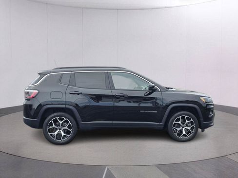 Certified 2025 Jeep Compass Limited w/ Sun & Sound Group AWD/4WD image 4