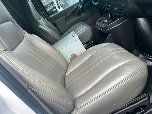 Used 2018 GMC Savana 2500 w/ Driver Convenience Package RWD image 15