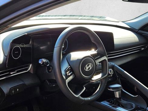 Certified 2024 Hyundai Elantra Limited image 9