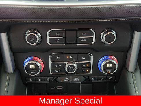 Used 2024 GMC Yukon SLT AWD/4WD image 22