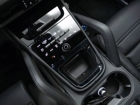 Certified 2025 Porsche Cayenne S AWD/4WD image 28