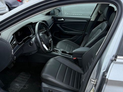 Used 2024 Volkswagen Jetta SE FWD image 8