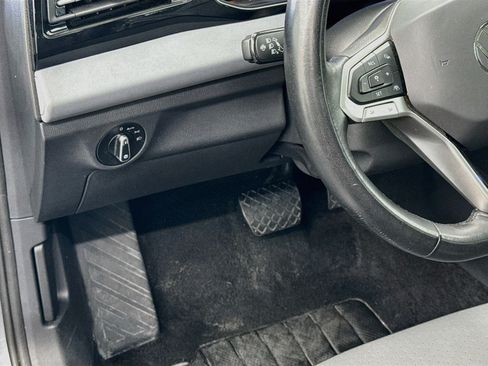 Used 2025 Volkswagen Jetta SE FWD image 17