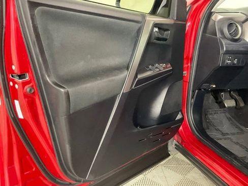 Used 2016 Toyota RAV4 LE FWD image 11