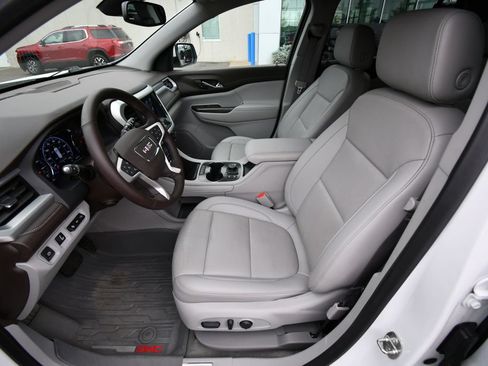 Used 2023 GMC Acadia SLT w/ Technology Package AWD/4WD image 16