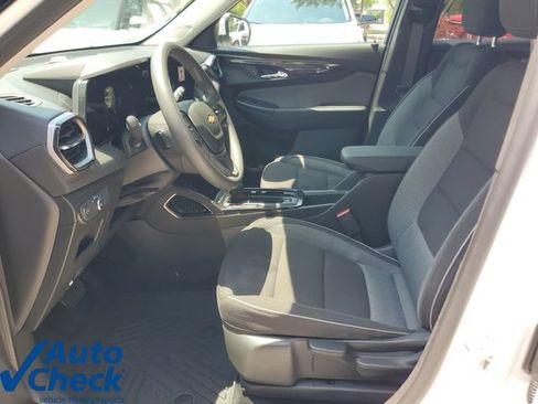 Used 2025 Chevrolet TrailBlazer LT w/ Driver Confidence Package FWD image 17