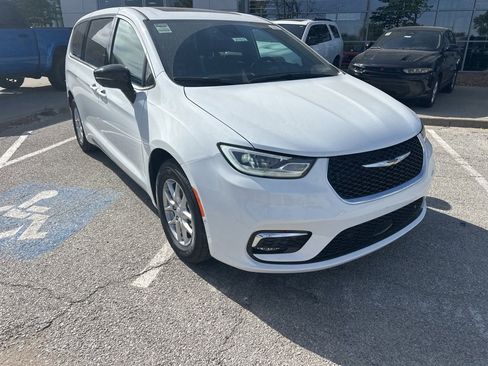 New 2026 Chrysler Pacifica Select image 7