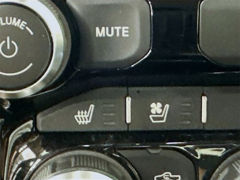 Used 2020 RAM 1500 Laramie image 23