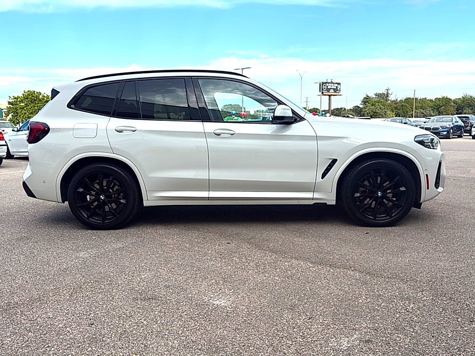 Used 2024 BMW X3 xDrive30i w/ Premium Package w/ZPA AWD/4WD image 5