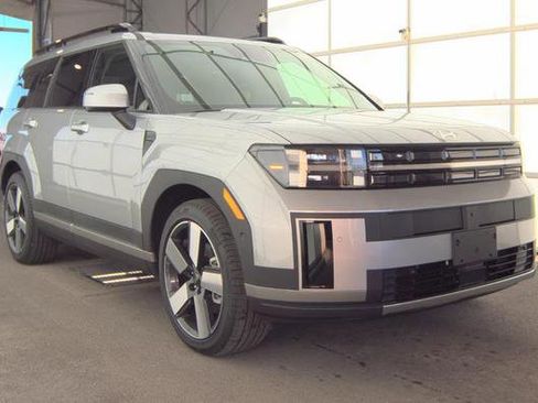 Used 2025 Hyundai Santa Fe Limited image 2