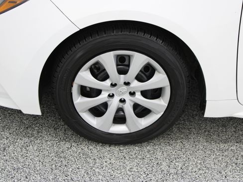 Used 2024 Toyota Corolla LE FWD image 11