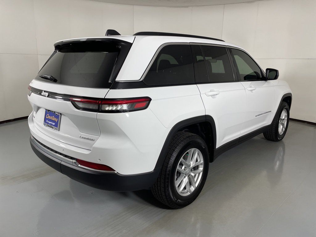 New 2025 Jeep Grand Cherokee Laredo X w/ Luxury Tech Group I AWD/4WD image 8