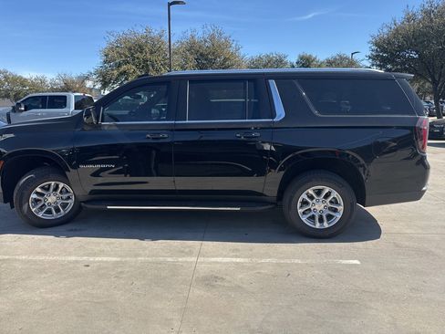 Used 2026 Chevrolet Suburban LT image 13